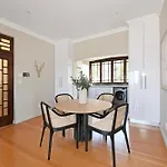 Stylish 2 Bedroom Ensuite Apt With Beautiful Views