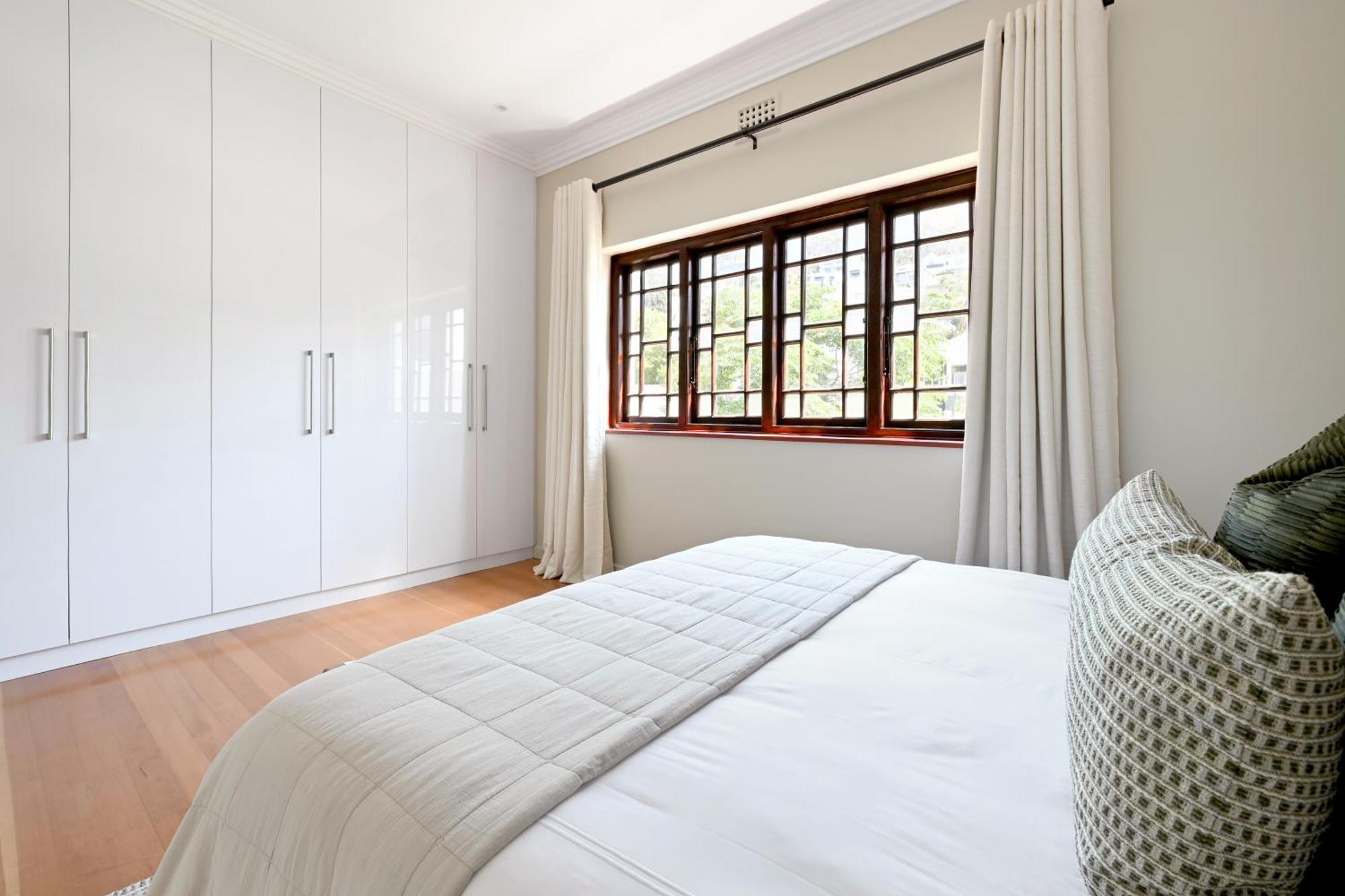 Stylish 2 Bedroom Ensuite With Beautiful Views Apartment