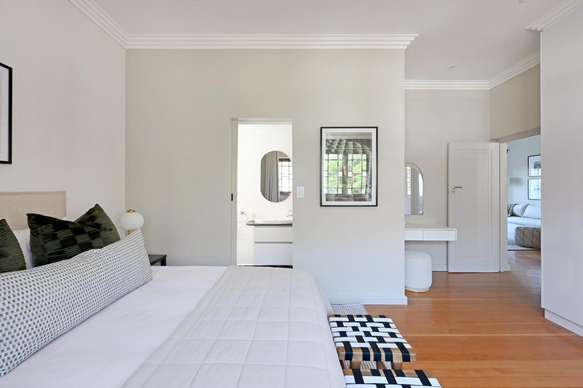 Stylish 2 Bedroom Ensuite With Beautiful Views Apartment