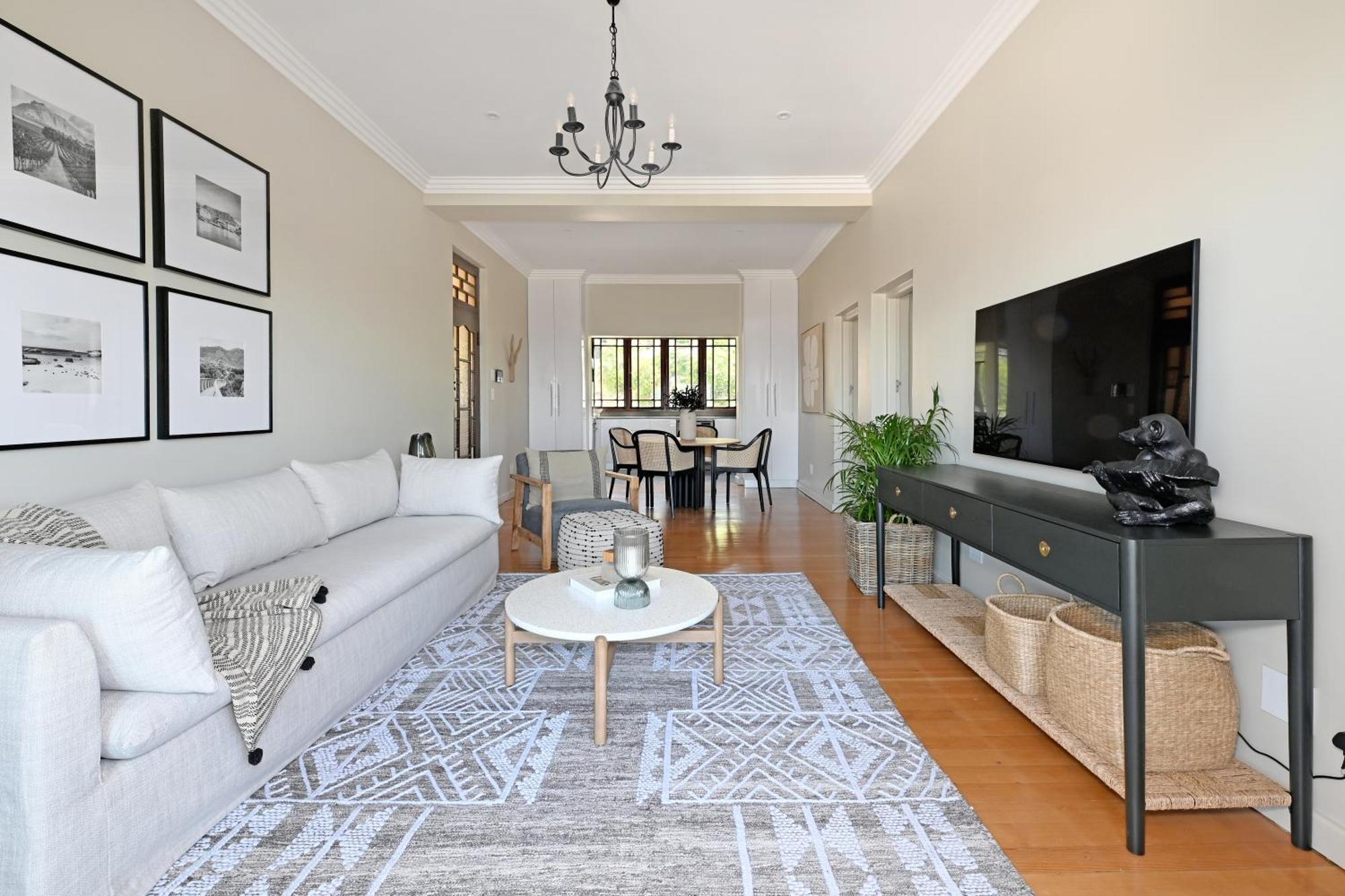 Stylish 2 Bedroom Ensuite With Beautiful Views Cape Town