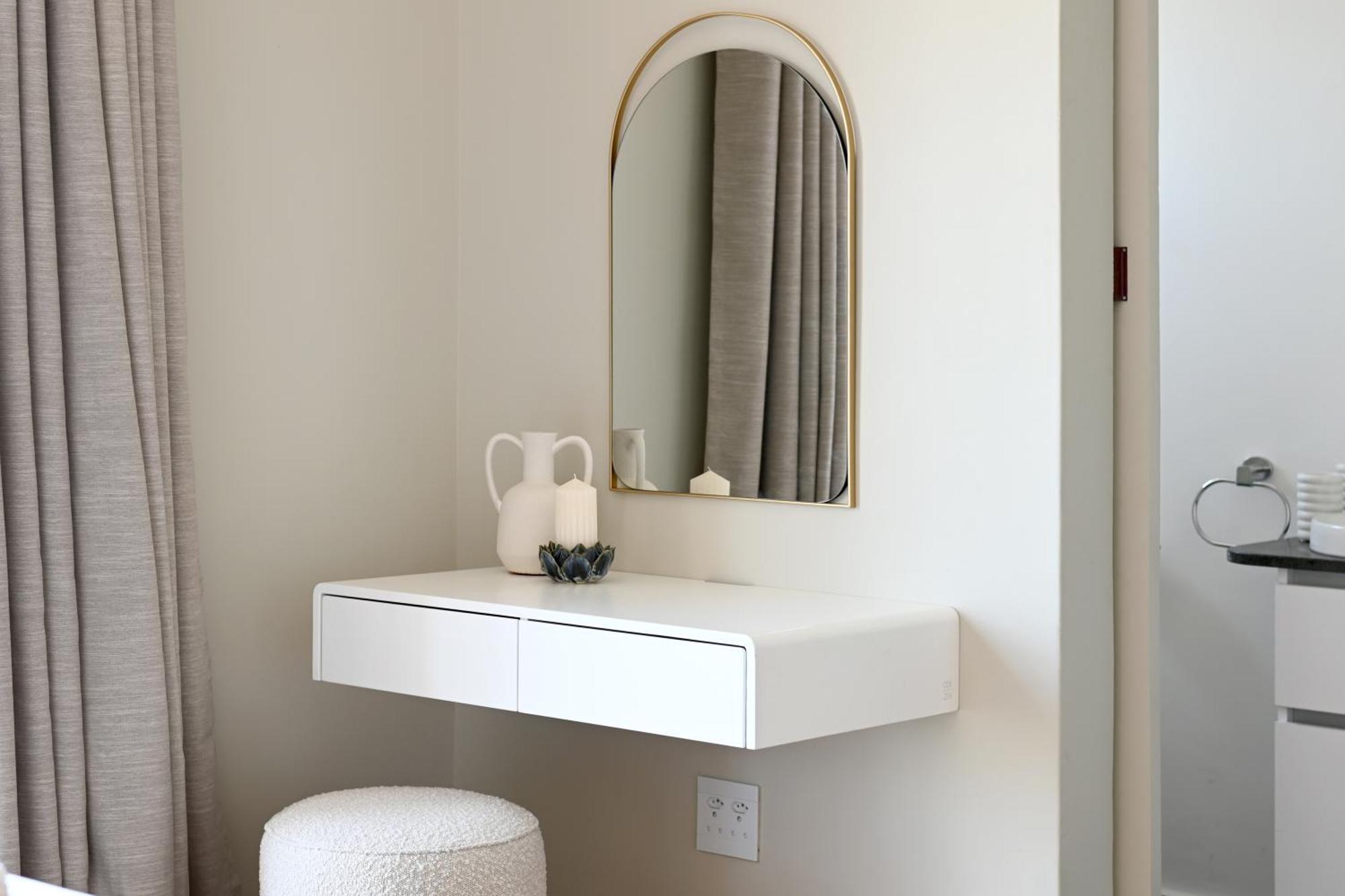 Stylish 2 Bedroom Ensuite With Beautiful Views Apartment *