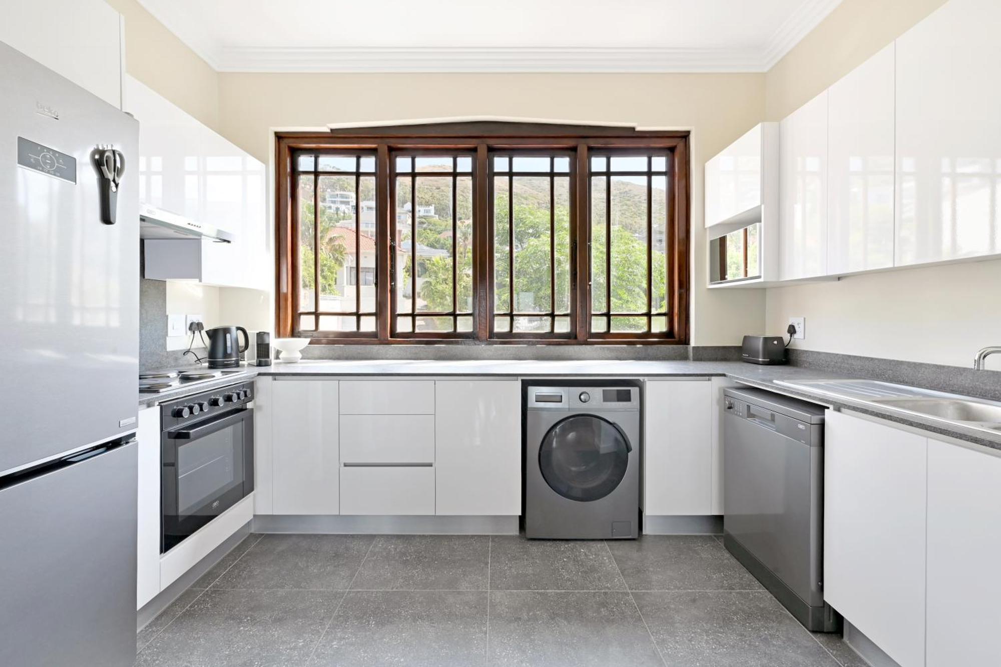 Stylish 2 Bedroom Ensuite With Beautiful Views Apartment Cape Town
